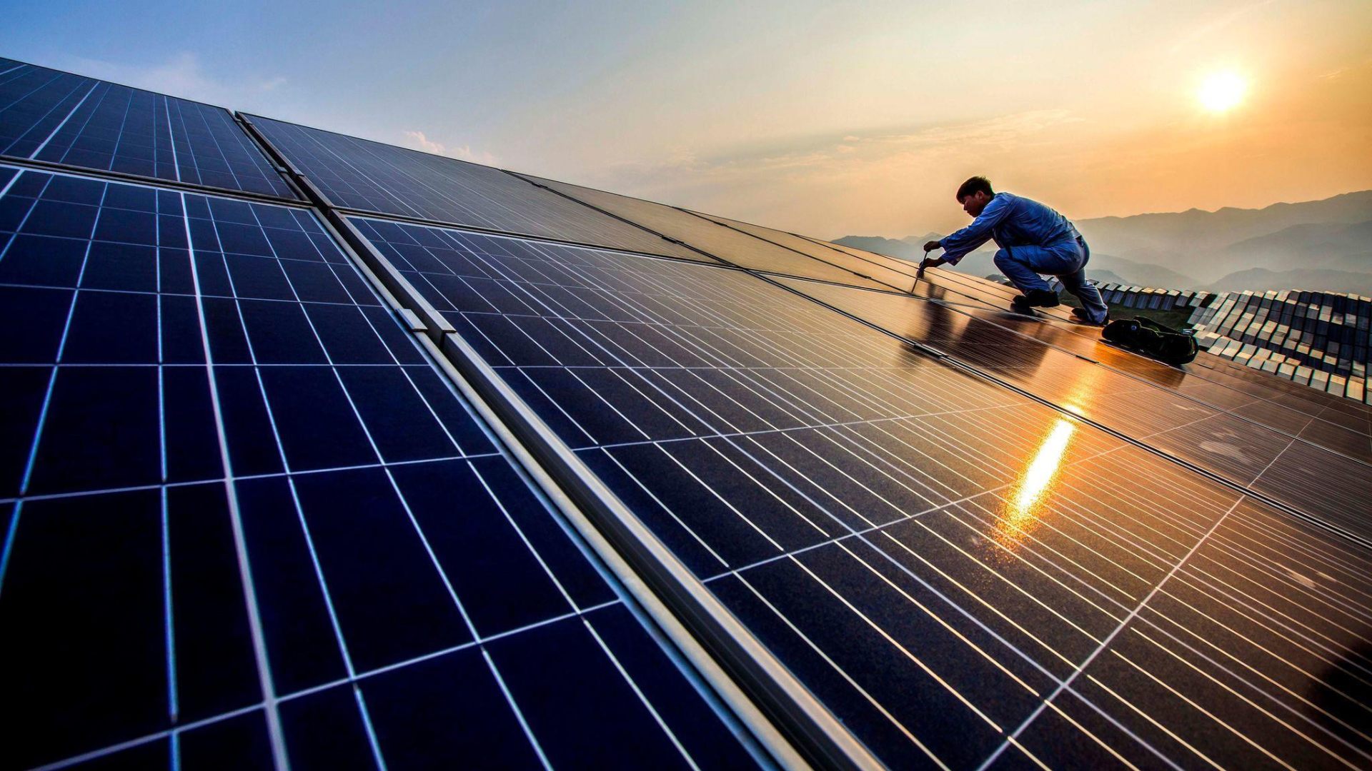 Panouri fotovoltaice montate profesionist